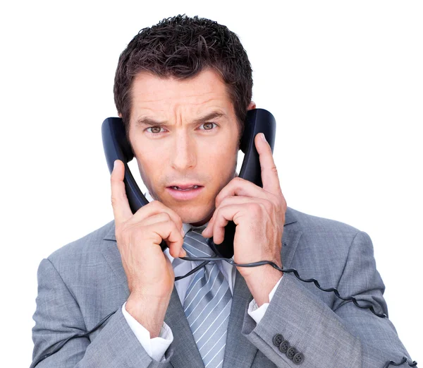 Расстроенный бизнесмен запутался в телефонных проводах — стоковое фото