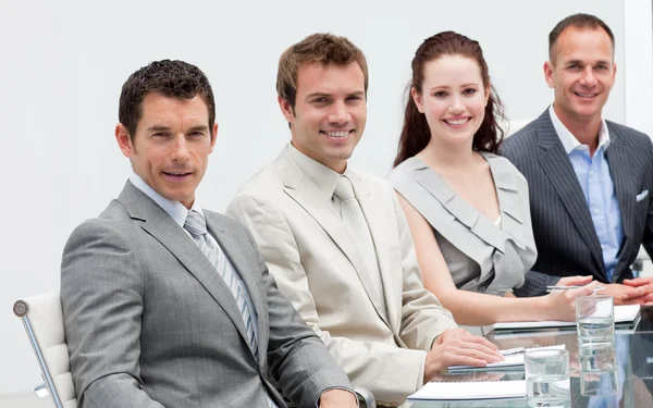 Business team seduto in una riunione — Foto Stock