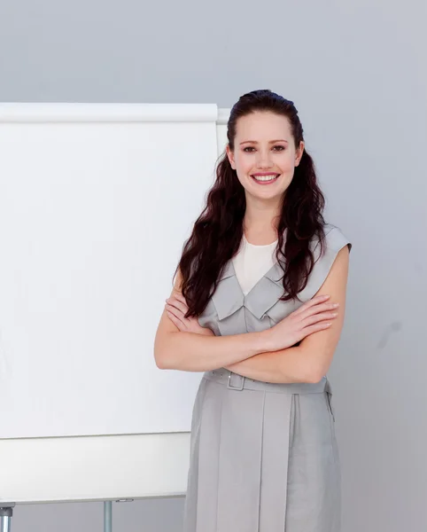 Smiling beautiful businesswoman giving a presentation — Stock Photo, Image