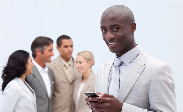 Afro-American businessman sending a text — Stock Photo, Image