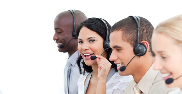 Close-up van vrolijke bedrijf werken in een callcenter — Stockfoto