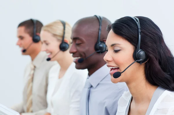 Multi-culturele bedrijf werken in een callcenter — Stockfoto