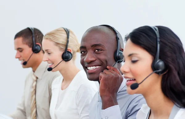 Succesvol bedrijf werken in een callcenter — Stockfoto