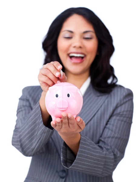 Mujer de negocios riendo ahorrando dinero en una hucha — Foto de Stock