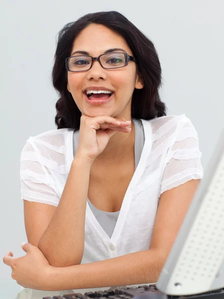Attractive ethnic businesswoman in the office — Stock Photo, Image