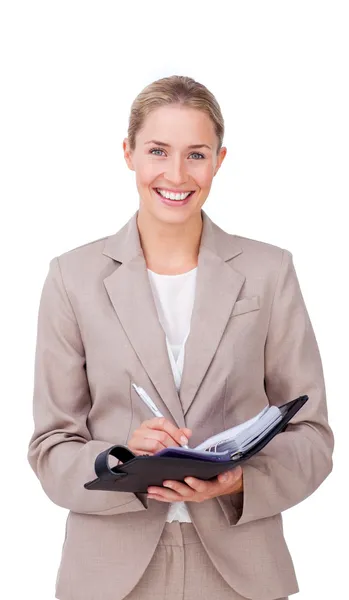 Mujer de negocios asertiva tomando notas en su agenda —  Fotos de Stock