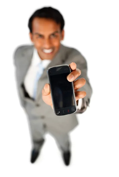 Empresário entusiasmado mostrando um telefone celular — Fotografia de Stock