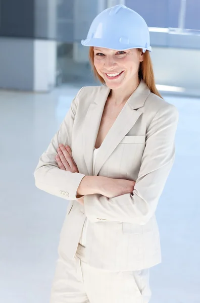 Attractive female architect wearing a hard hat — Stock Photo, Image