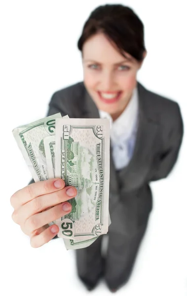 Femme d'affaires charismatique montrant des billets de banque — Photo