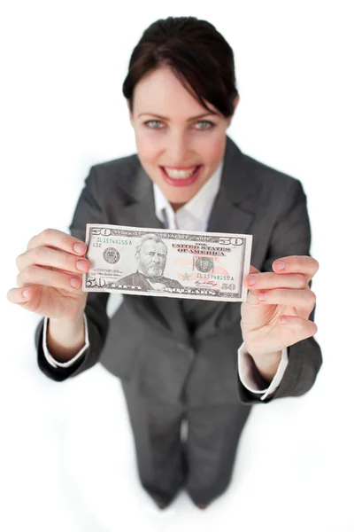 Убедительная деловая женщина, показывающая банкноту — стоковое фото