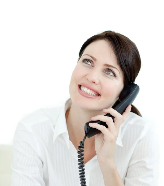 Close-up de uma jovem empresária ao telefone — Fotografia de Stock