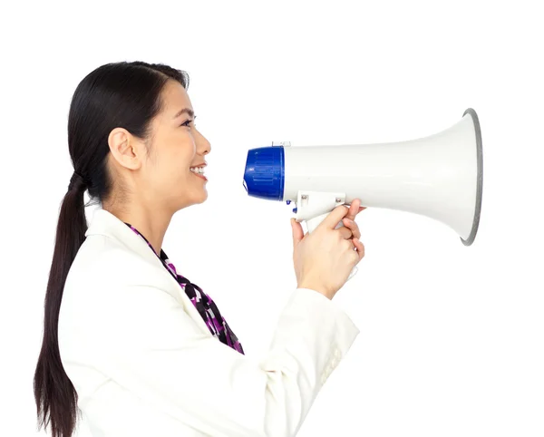 Jovem empresária asiática usando um megafone — Fotografia de Stock