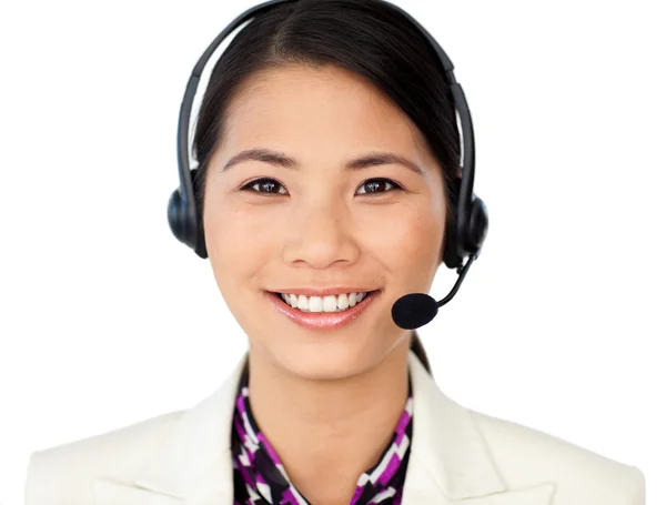 Representante de atendimento ao cliente sorrindo usando headset — Fotografia de Stock