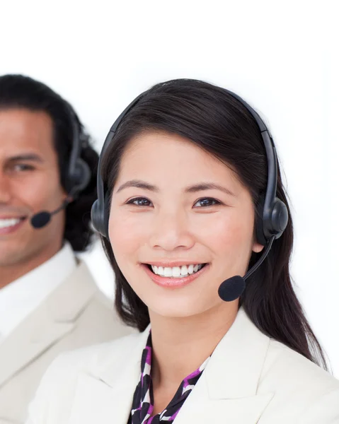 Dos agentes de servicio al cliente con auriculares — Foto de Stock
