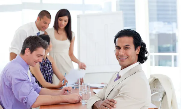 Multietniska affärsbekanta i ett möte — Stockfoto