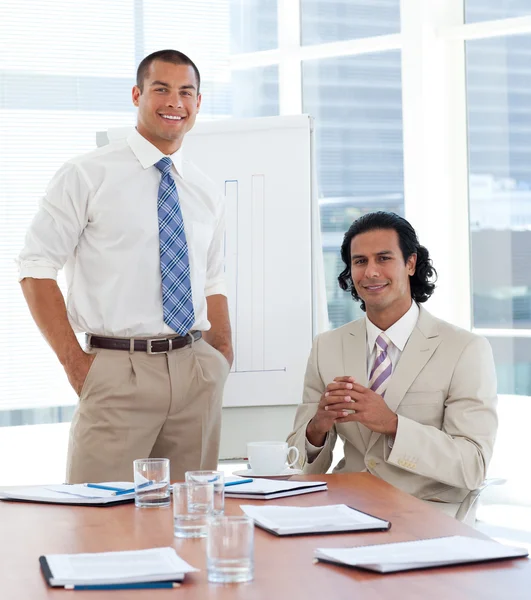 Smiling businessman giving a presentation — Stock Photo, Image