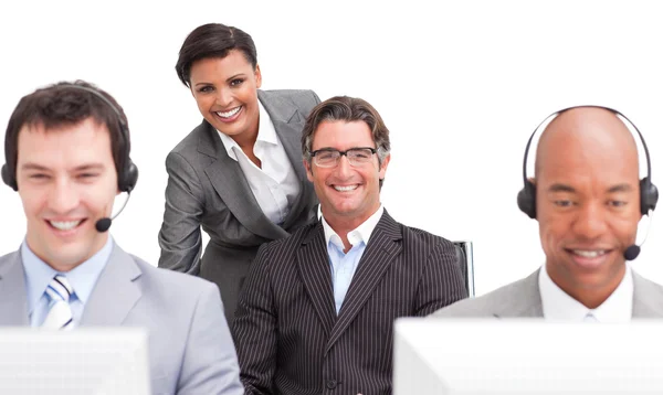 Ambitieuze klant agent team dat werkt in het kantoor — Stockfoto