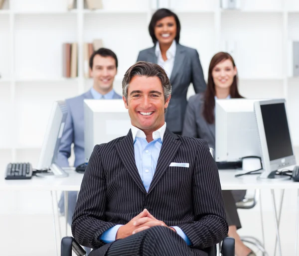 Presentation of a charismatic manager and his team — Stock Photo, Image