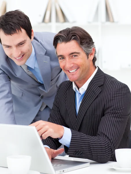 Two businessmen working at a computer — Stock Photo, Image