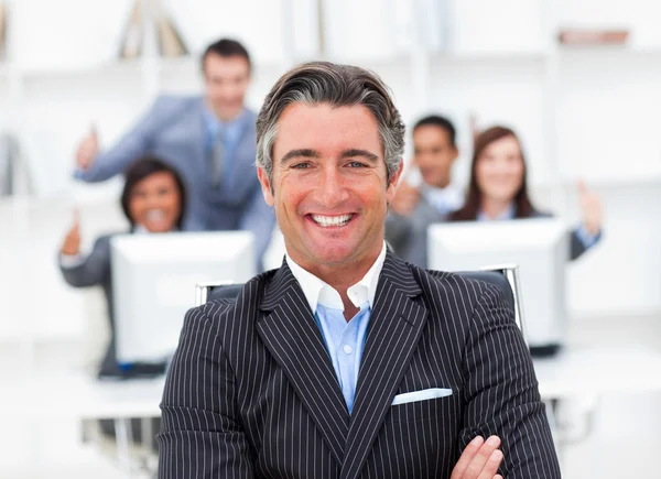 Presentation of a positive manager and his team — Stock Photo, Image