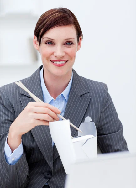 Businesswoman eating chinese food at work — Stock Photo, Image