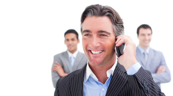 Χαμογελώντας επιχειρηματίας που μιλάει στο τηλέφωνο — Φωτογραφία Αρχείου