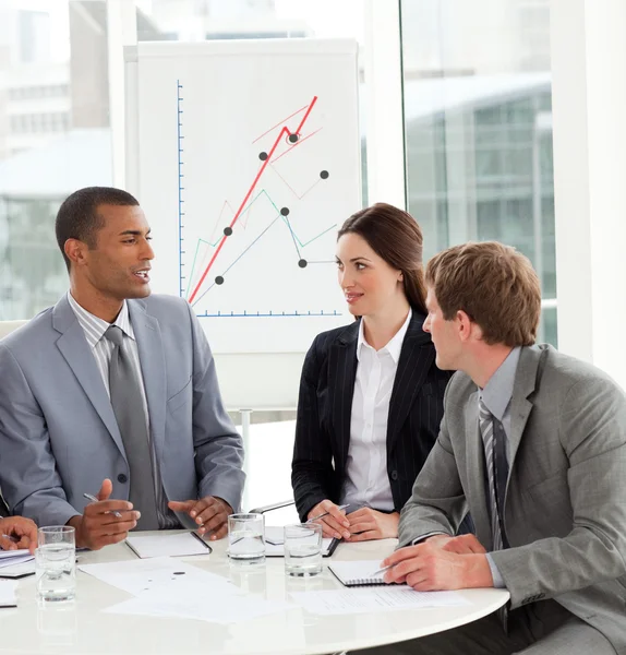 Manager and his team discussing a new strategy — Stock Photo, Image