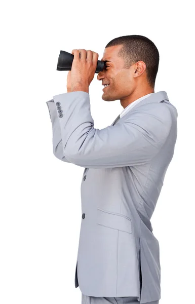 Sorridente Attraente uomo d'affari guardando attraverso binocoli — Foto Stock