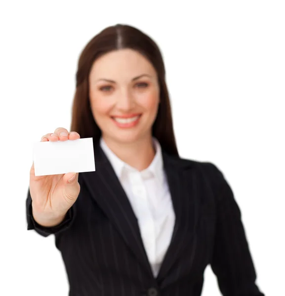 Joven empresaria sosteniendo una tarjeta blanca — Foto de Stock