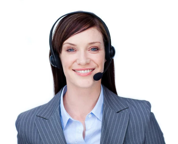 Glimlachende zakenvrouw met hoofdtelefoon op — Stockfoto