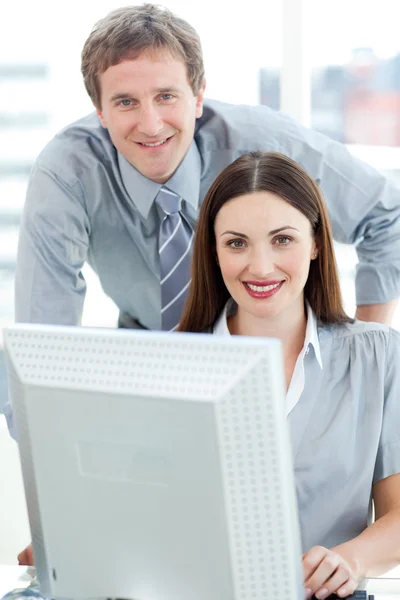 Manager and his employee smiling at the camera — Stock Photo, Image