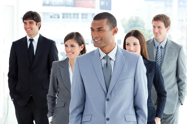 Retrato de un equipo empresarial positivo — Foto de Stock