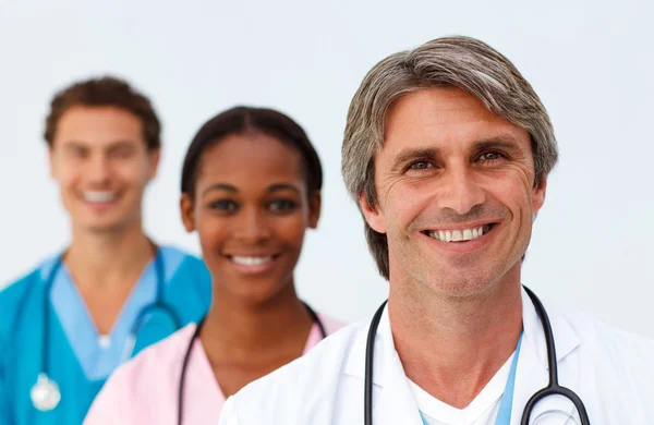 一个微笑的医疗团队的肖像 免版税图库照片