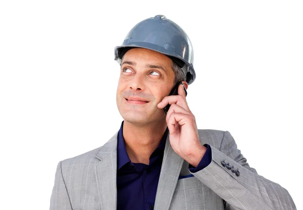 A telefon keresi fel bájos férfi építész — Stock Fotó