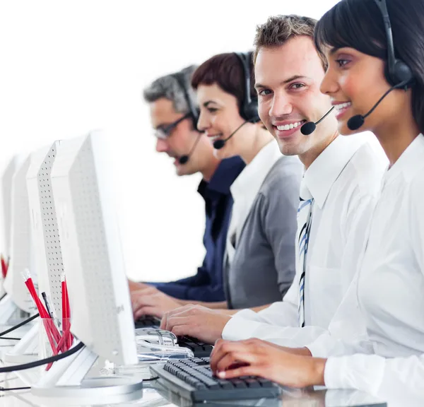 Vertrouwen klantenservice met hoofdtelefoon op — Stockfoto