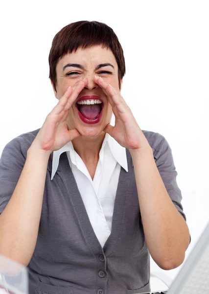 Joven mujer de negocios gritando — Foto de Stock