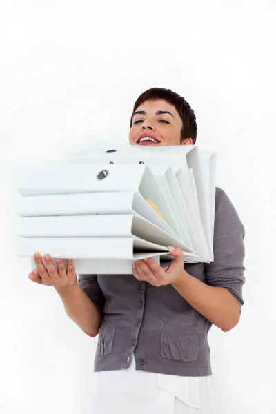 Atrakcyjna kobieta prowadzenie stos folderów — Zdjęcie stockowe