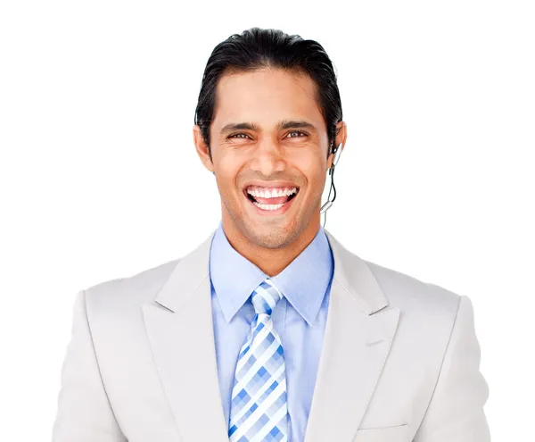 Empresário sorridente com fone de ouvido contra — Fotografia de Stock