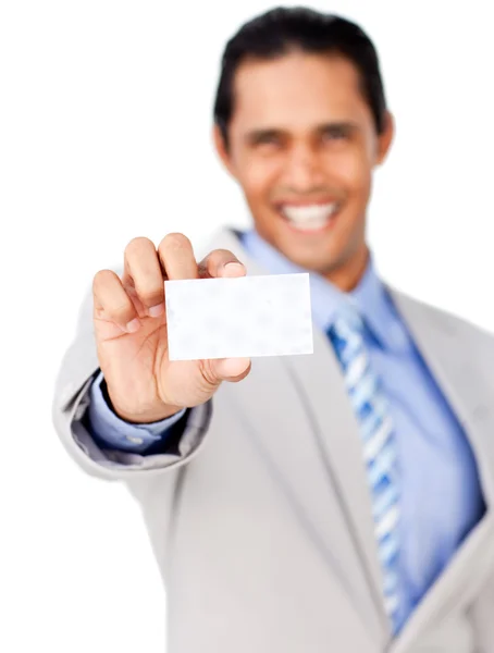 Feliz hombre de negocios sosteniendo una tarjeta blanca — Foto de Stock