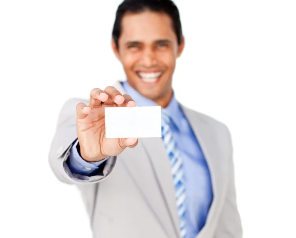 白いカードを保持しているアジア系のビジネスマン — ストック写真