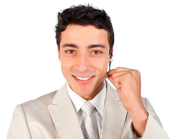 Kulaklık kullanarak genç müşteri hizmetleri temsilcisi — Stok fotoğraf