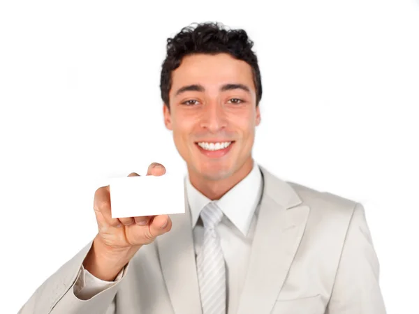 Étnico encantador empresário segurando um cartão branco — Fotografia de Stock