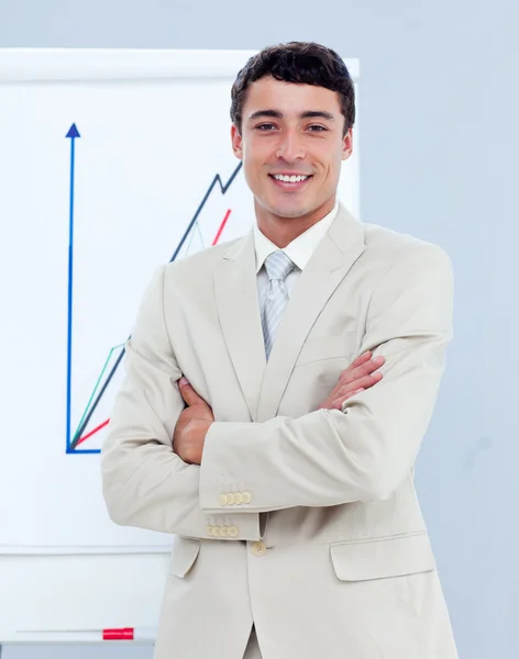 Jonge zakenman die een presentatie geeft — Stockfoto