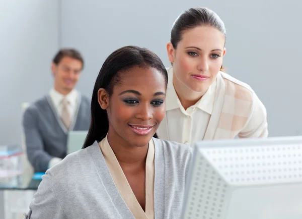 Portrait of two radiant businesswomen working at a computer — Stock Photo, Image