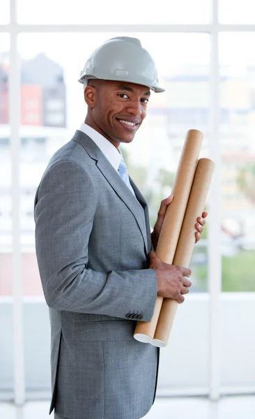 Portret uśmiechający się mężczyzna architekta — Zdjęcie stockowe