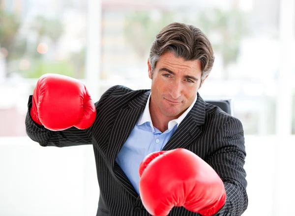 Furious businessman wearing boxing gloves — Stock Photo, Image