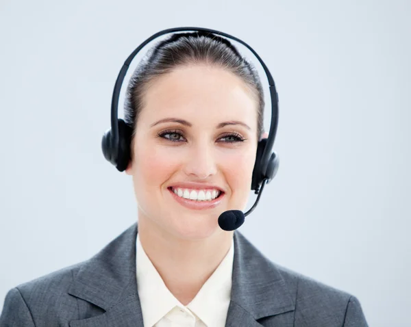 Retrato de un agente de clientes sonriente en el trabajo — Foto de Stock