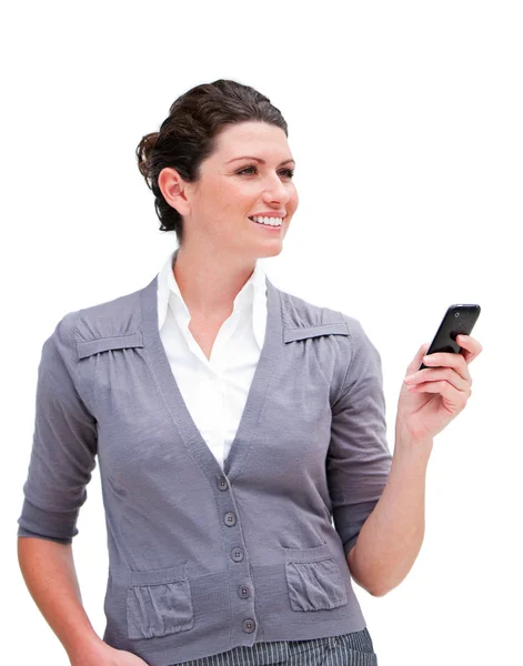 Portrait d'une femme d'affaires brune regardant son téléphone — Photo