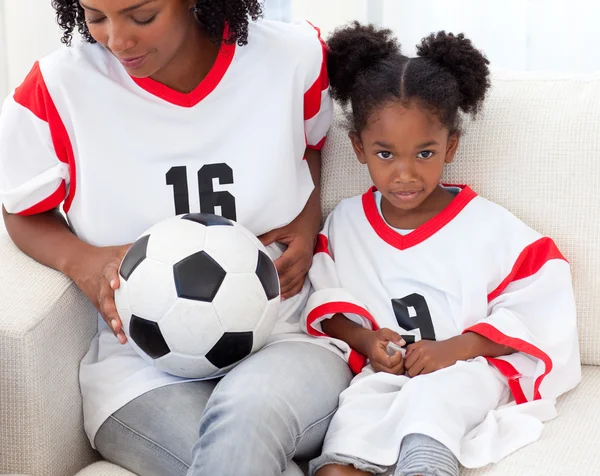 Mother and her daughter watching a football match — Stock Photo, Image