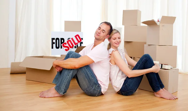 Young couple relaxing while moving — Stock Photo, Image